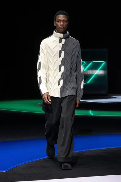 Look 48